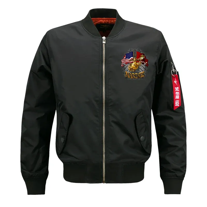 Herren bestickte Wappen MA-1 Style Reißverschluss Bomberjacke mit Ärmeltasche – Brevano