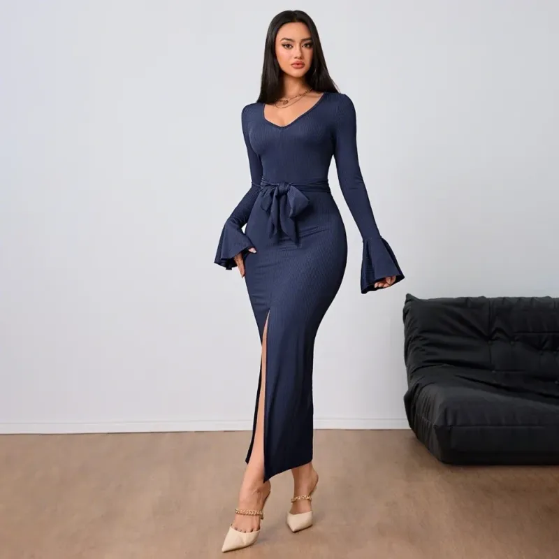 Damen figurbetontes Maxikleid mit V-Ausschnitt Trompetenärmeln Taillenband und hohem Seitenschlitz – Valéora