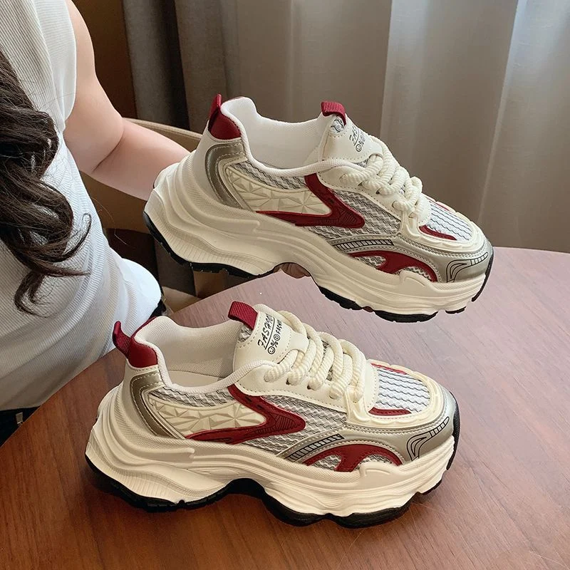 Damen Sportliche Chunky Sneakers mit atmungsaktiver Netzstruktur und dämpfender Sohle – Névara