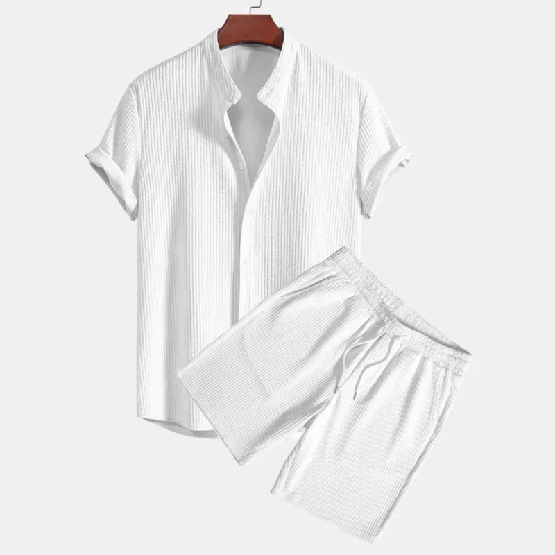 Poloshirt aus Samt und Shorts aus Samt. – Avérine