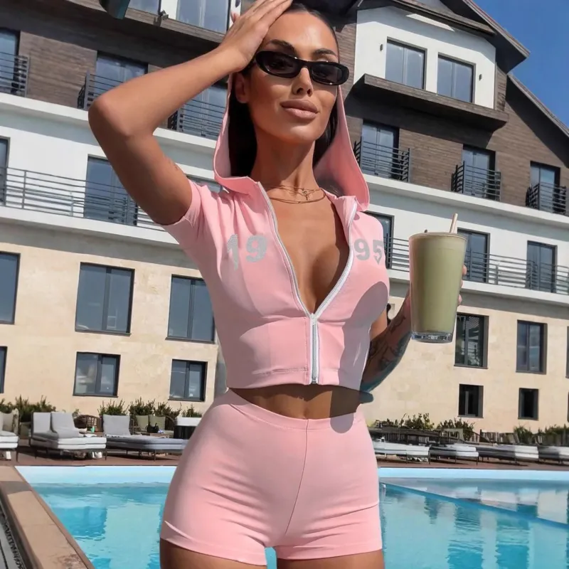 Damen sportliches Zweiteiliges Set mit Kapuzenoberteil und kurzen Shorts – Orélia