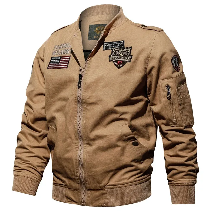 Herren Vintage-Canvas Bomberjacke mit Badge-Applikationen und Ärmel-Utilitytasche – Brevano