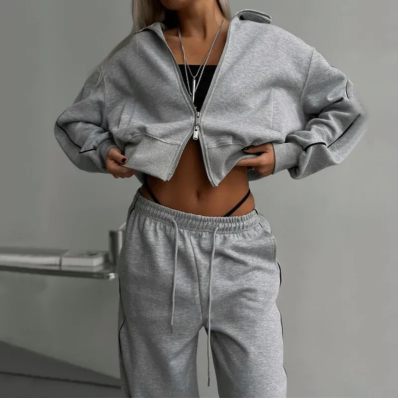 Damen kurzes Reißverschluss-Hoodie und hohe Taillen-Jogginghose Set mit dekorativer Seitenpaspel – Auréline