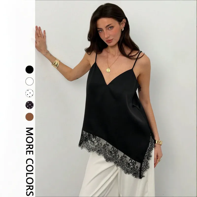 Damen seidig-glänzendes Spaghettiträger-Cami mit asymmetrischer Spitzenkante – Avérine