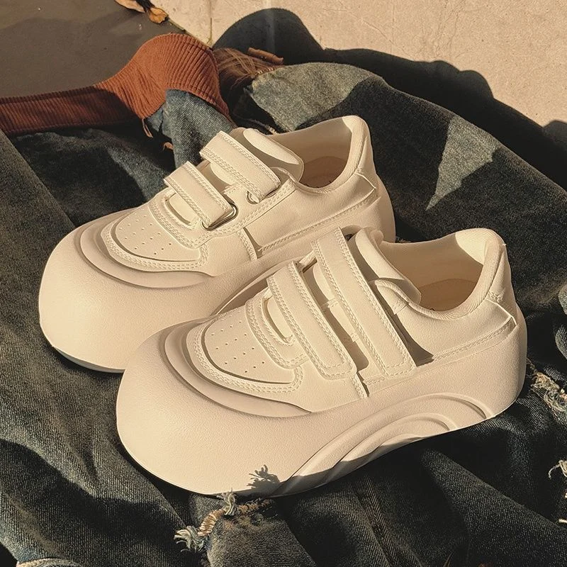 Damen Nachhaltige Sneaker mit verstellbarem Klettverschluss und dämpfender Sohle – Névara