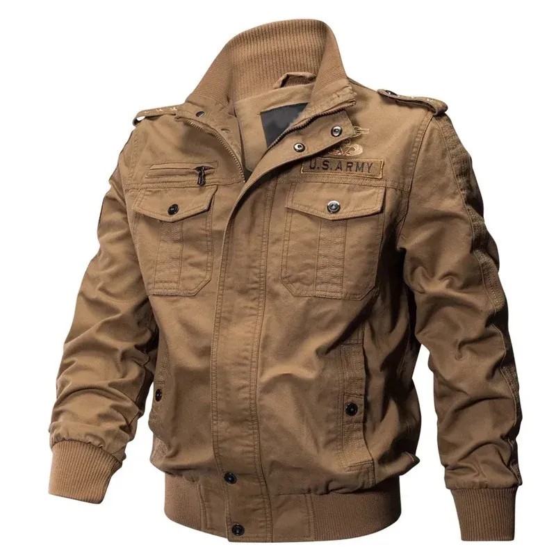 Herren militärisch inspirierte Baumwoll-Canvas-Bomberjacke mit hohem Stehkragen und Brustpattentaschen – Brevano
