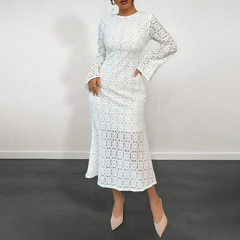 Damen Midikleid aus gehäkelter Spitze mit Trompetenärmeln – Élara
