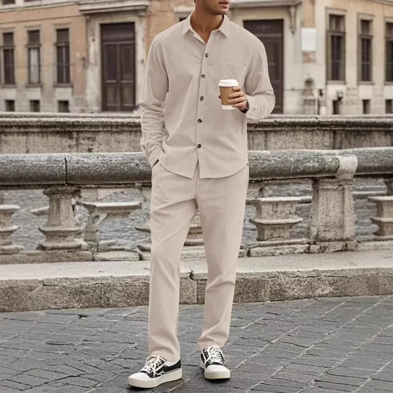 Herren modisches Städte-Outfit mit feiner Struktur – Averon
