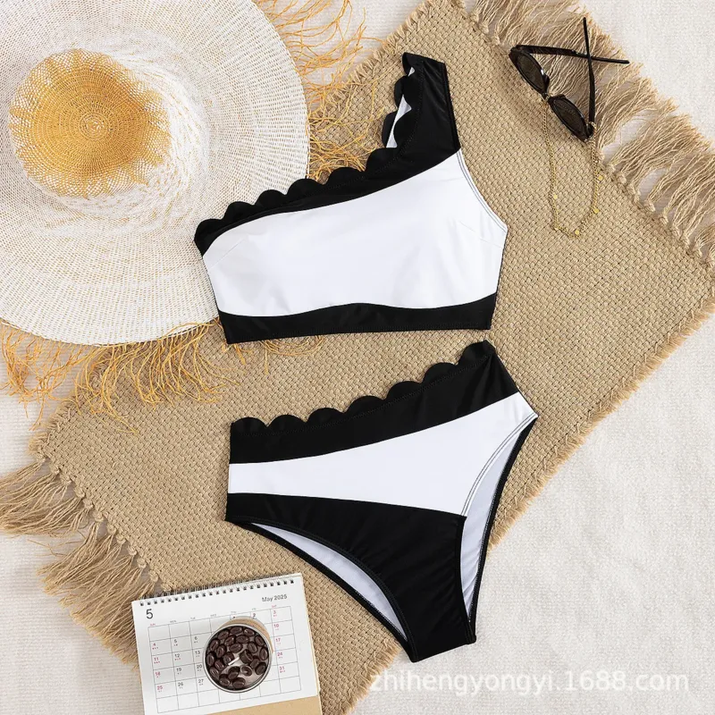 Damen Einseitiger Bikini mit gewelltem Saum – Maréssa