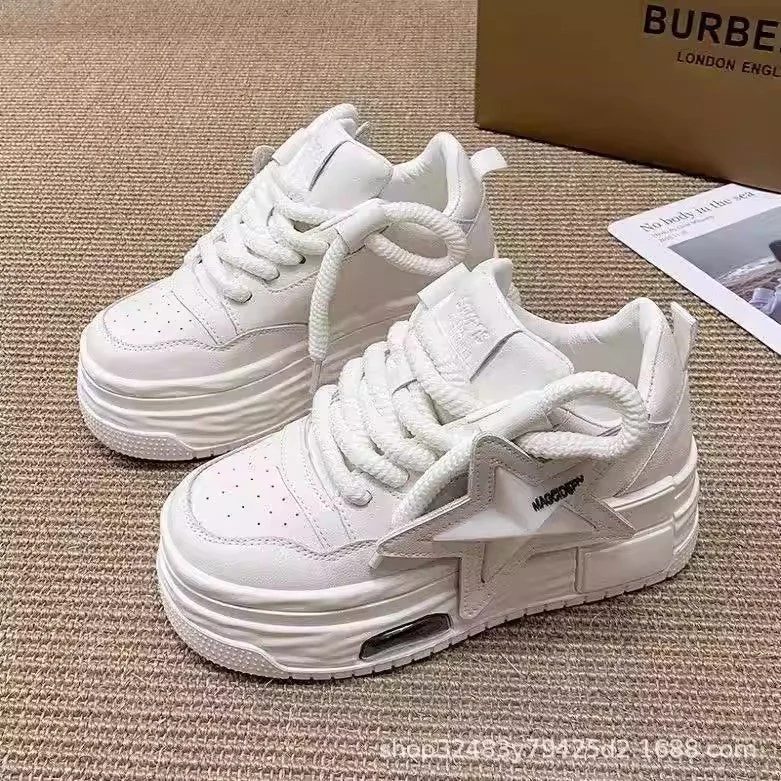 Damen Sportliche Sneakers mit modischem Sternen-Motiv und innovativer Dämpfung – Névara